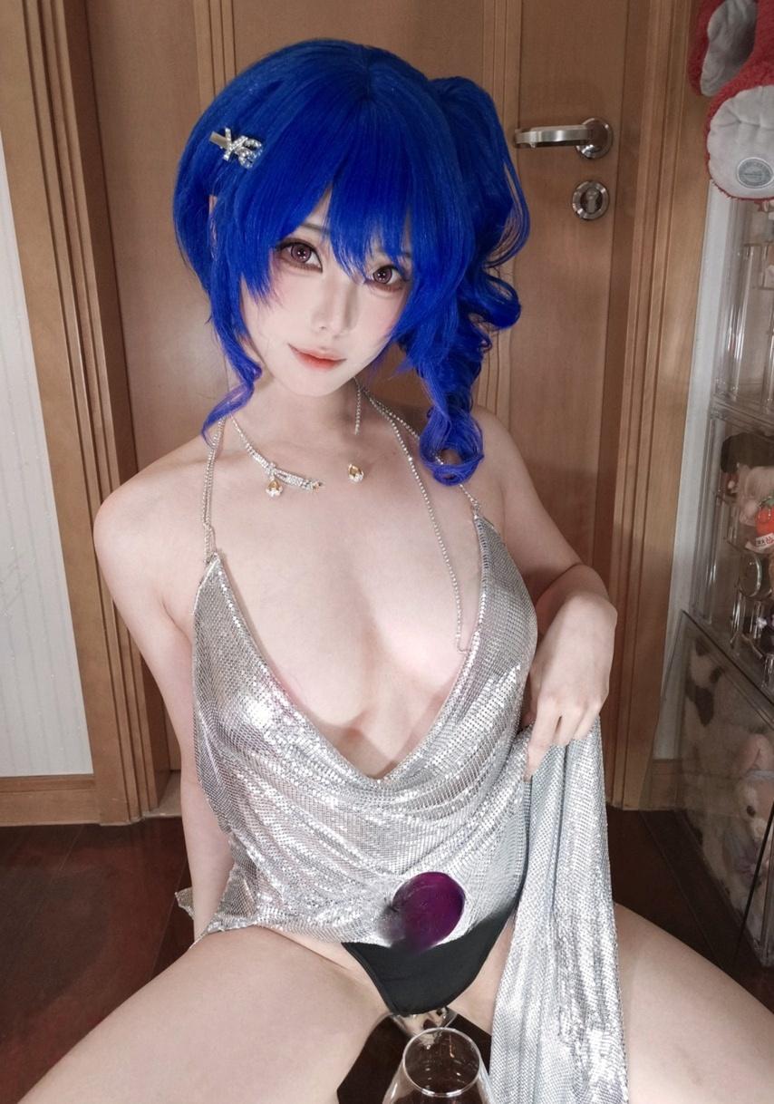蜜汁猫裘 碧蓝航线 圣路易斯礼服自拍-最佳coser