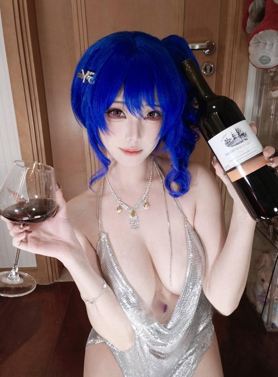 蜜汁猫裘 碧蓝航线 圣路易斯礼服自拍-最佳coser